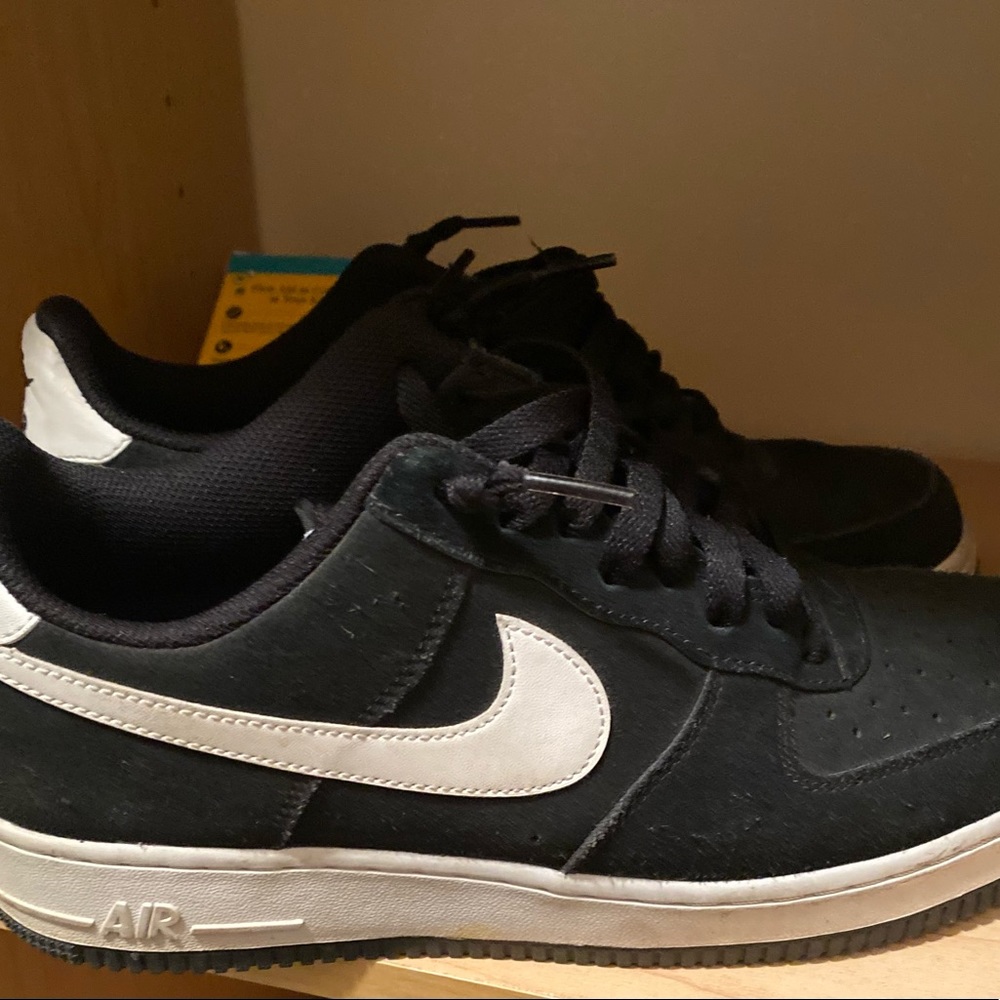 Black Nike Air Force 1’s
